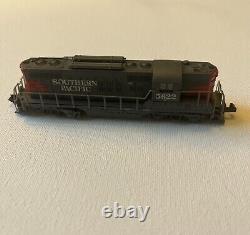 N Scale Train Lot (of 4) Atlas 48419 GP-9 Locomotive with Freight Cars