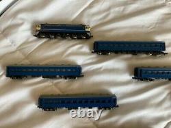 N scale 10 car train set, with locomotive, by tomix, blue set