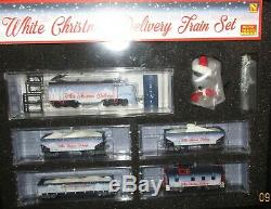 N scale Micro-Trains Christmas Set Locomotive & 4 Cars 99321280