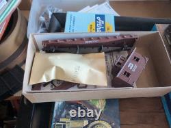 NEW Mixed Lot of 12 Boxcars Athearn Walthers Details West Robins Rails McKean