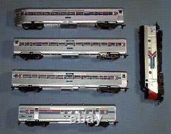 Nice Set Of Ho Scale Athearn Amtrak F7a Diesel Locomotive & 4 Amtrak Train Cars