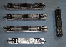 Nice Set Of Ho Scale Athearn Amtrak F7a Diesel Locomotive & 4 Amtrak Train Cars