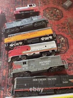 Over 30 Pieces Vintage HO Scale Mixed Train Freight/Box/Cars Engines