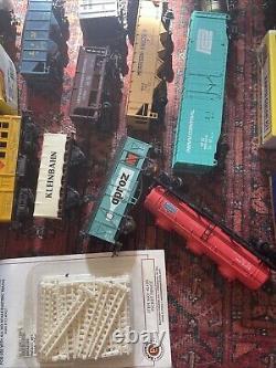 Over 30 Pieces Vintage HO Scale Mixed Train Freight/Box/Cars Engines