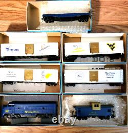 RARE West Virginia FootballMountaineers RailroadTrain Set WVU Antique Old Cars