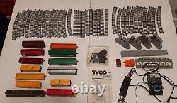 TYCO HO Model Train Rock Island Union Pacific Engines Cars Tracks UNTESTED as is