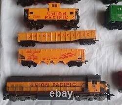 TYCO HO Model Train Rock Island Union Pacific Engines Cars Tracks UNTESTED as is