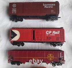 TYCO HO Model Train Rock Island Union Pacific Engines Cars Tracks UNTESTED as is
