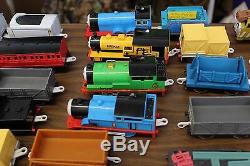 Thomas the Tank Engine Train Lot of 60 Trackmaster Locomotives & Cars Battery