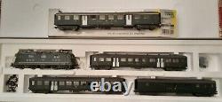 Trix HO SBB Commuter Train 21333 And Additional First Class Lightsteel Car 23340