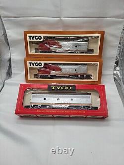 Tyco 3 Cars Mantua T224H T230HC HO Red Box Santa Fe F9 A &B Locomotives Dummy