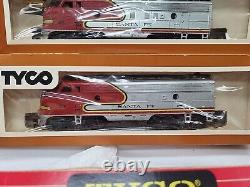 Tyco 3 Cars Mantua T224H T230HC HO Red Box Santa Fe F9 A &B Locomotives Dummy