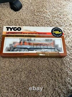 Tyco HO train car Western Pacific 228-33 locomotive railroad