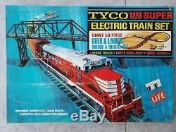 Tyco Train Set Vintage 1968 Ho Scale 5 Cars, Locomotive, Track, Bridge, Transfor