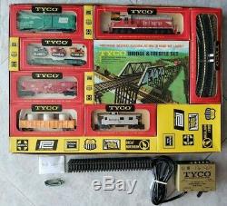 Tyco Train Set Vintage 1968 Ho Scale 5 Cars, Locomotive, Track, Bridge, Transfor