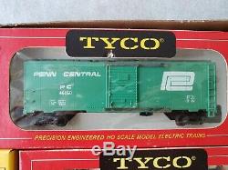 Tyco Train Set Vintage 1968 Ho Scale 5 Cars, Locomotive, Track, Bridge, Transfor