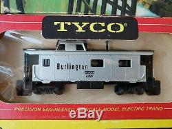 Tyco Train Set Vintage 1968 Ho Scale 5 Cars, Locomotive, Track, Bridge, Transfor