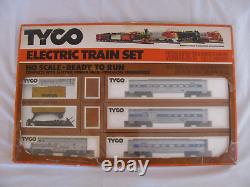 Vintage 1970s TYCO HO Scale Amtrak F-9 Diesel Passenger Train Set #J226 EX