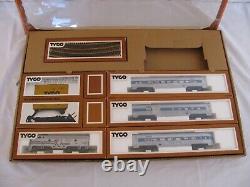 Vintage 1970s TYCO HO Scale Amtrak F-9 Diesel Passenger Train Set #J226 EX