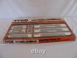 Vintage 1970s TYCO HO Scale Amtrak F-9 Diesel Passenger Train Set #J226 EX