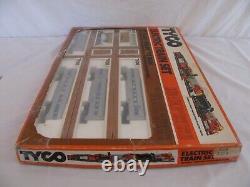 Vintage 1970s TYCO HO Scale Amtrak F-9 Diesel Passenger Train Set #J226 EX