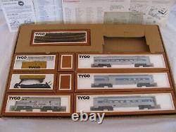 Vintage 1970s TYCO HO Scale Amtrak F-9 Diesel Passenger Train Set #J226 EX