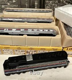 Vintage HO Amtrak Train Lot of 5 Life Like 8241 Locomotive 229 & Passenger Cars