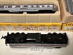 Vintage HO Amtrak Train Lot of 5 Life Like 8241 Locomotive 229 & Passenger Cars