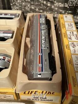 Vintage HO Amtrak Train Lot of 5 Life Like 8241 Locomotive 229 & Passenger Cars