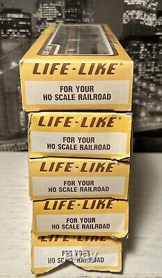 Vintage HO Amtrak Train Lot of 5 Life Like 8241 Locomotive 229 & Passenger Cars