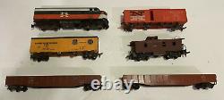 Vintage HO Train Set Revell 1957 Diesel Locomotive New Haven & 5 Freight Cars