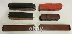 Vintage HO Train Set Revell 1957 Diesel Locomotive New Haven & 5 Freight Cars