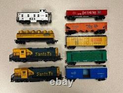 Vintage Lot of 9 HO Scale Train Locomotive & Box Car Figures Santa Fe
