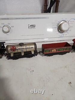 Vintage Set Of 4 Marx Tin Trains 897 Locomotive With 3 Cars LOCO UNTESTED READ