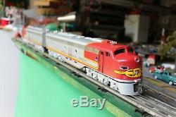 Weaver AT & SF Circus Train, 2 EMD E-8's. 5 Cars Full O Scale 1 of 50 Made